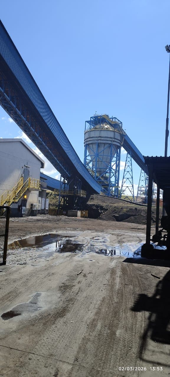 Conveyor bridges and silo at a mineral-processing plant